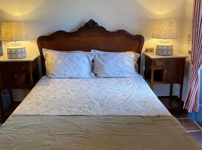 Charm Azenha Dobidos Farm *