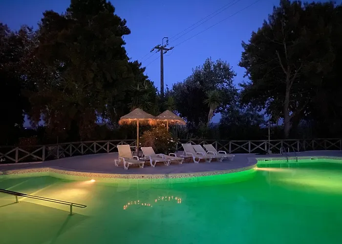 Charm Azenha Dobidos Farm